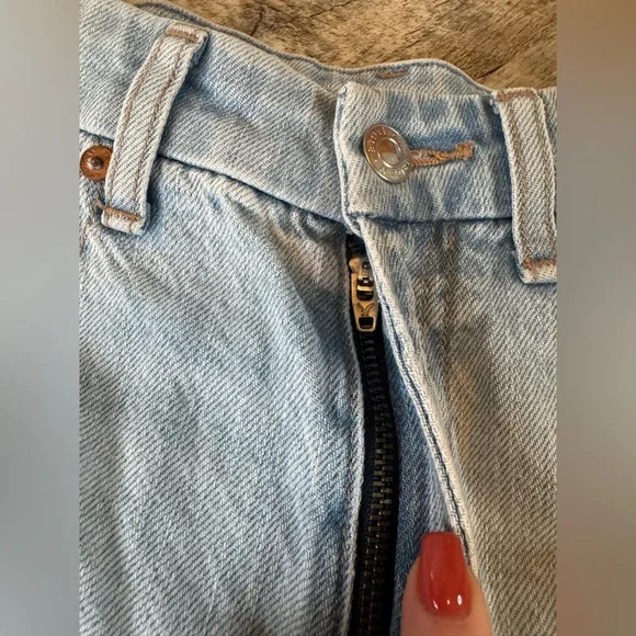 American Eagle size 0 stretch Curvy 90s Boyfriend Jean shorts, distressed - Picture 5 of 12